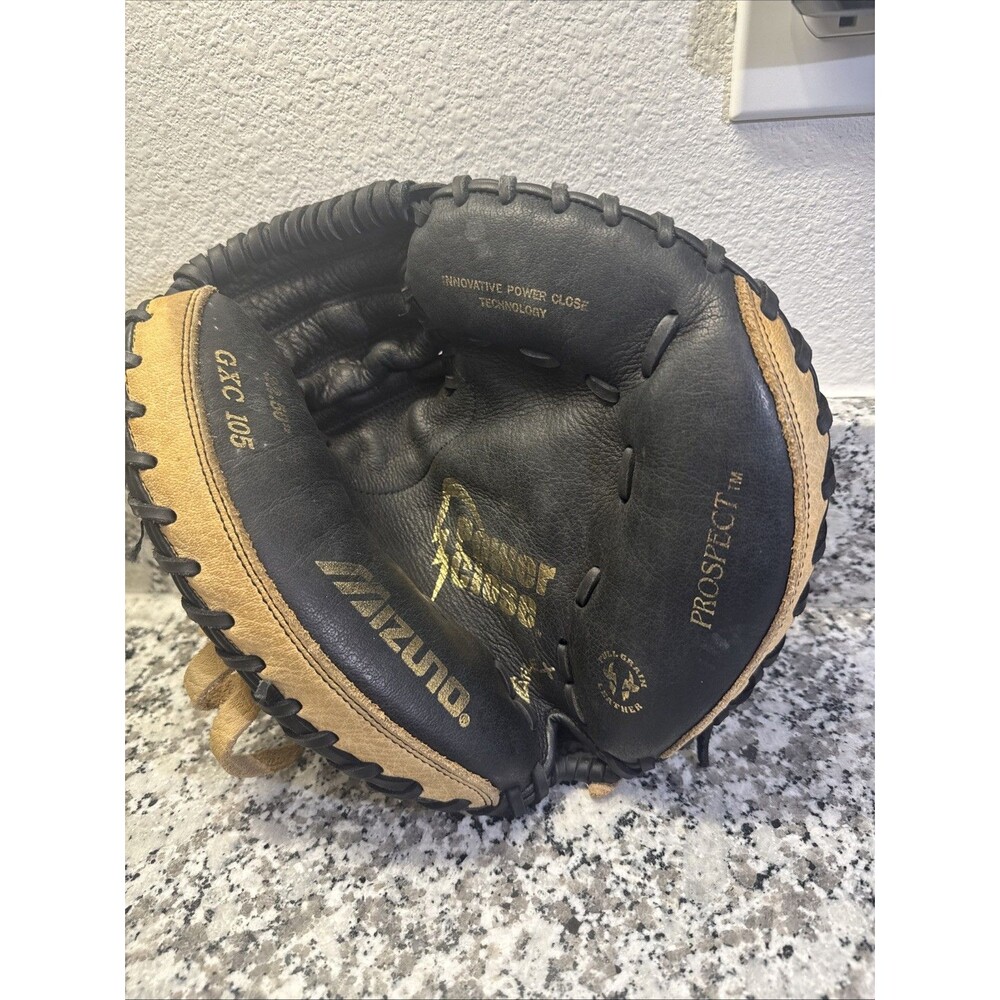 Mizuno GXC 105 Cather's Mitt-  R Hand Throw -Excellent Condition